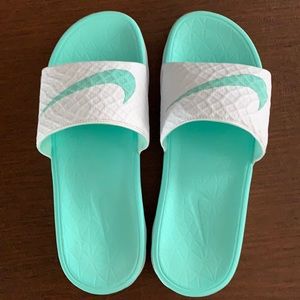 Women’s Nike slides.